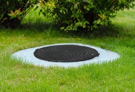 Właz polimerowy czarny A15/600mm + zamek ECO