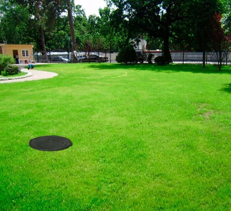 Właz polimerowy czarny A15/600mm + zamek ECO