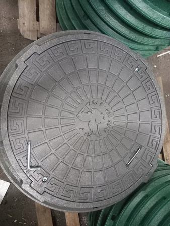 Właz polimerowy SZARY 60/78 + zamek